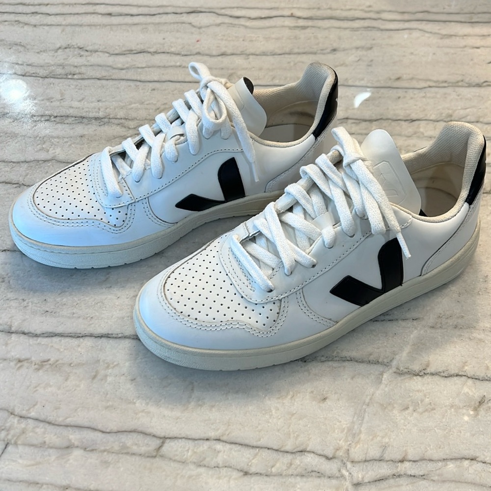 Veja V10 White/Black - US 6 / EUR 37 - Great Condition!